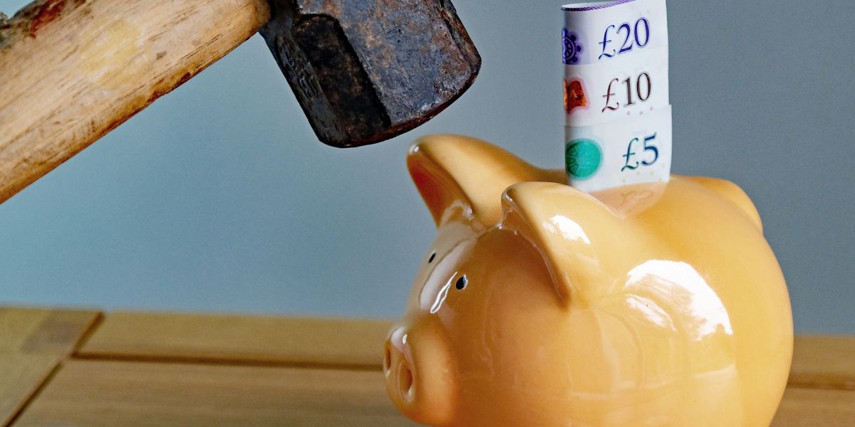 Gold vs the Pound in 2026: which is better for your savings?